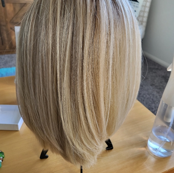 Belletress wig MOVING NEED TO SELL BY THIS WEEKEND LOWEREST PRICE - Picture 3 of 7